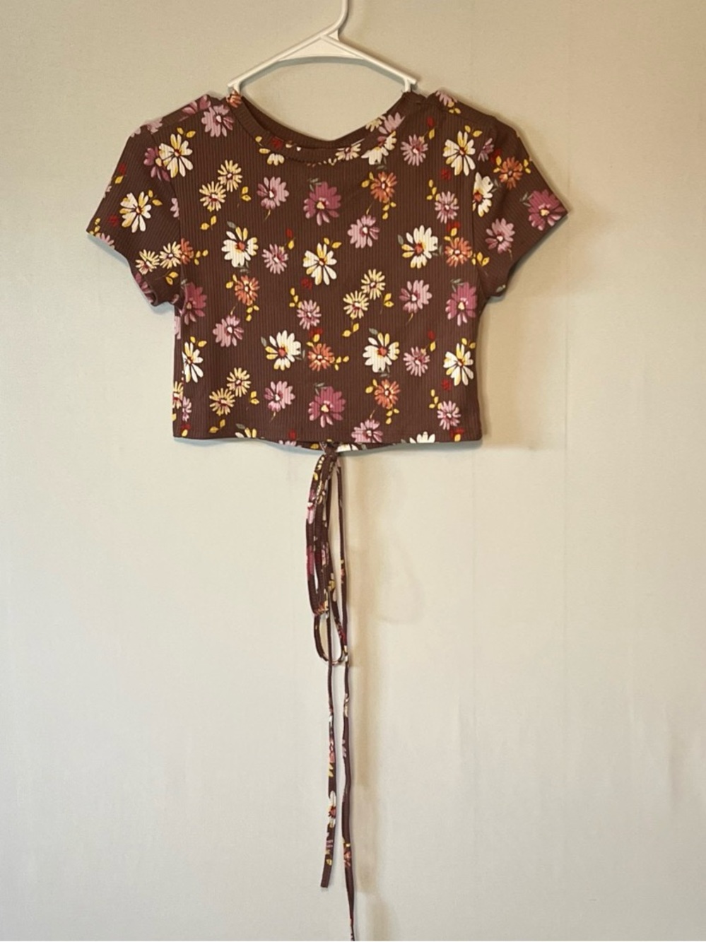 New W/T Sincerely Jules Ribbed Crop Top Large Keyhole Back Flowers Size Large